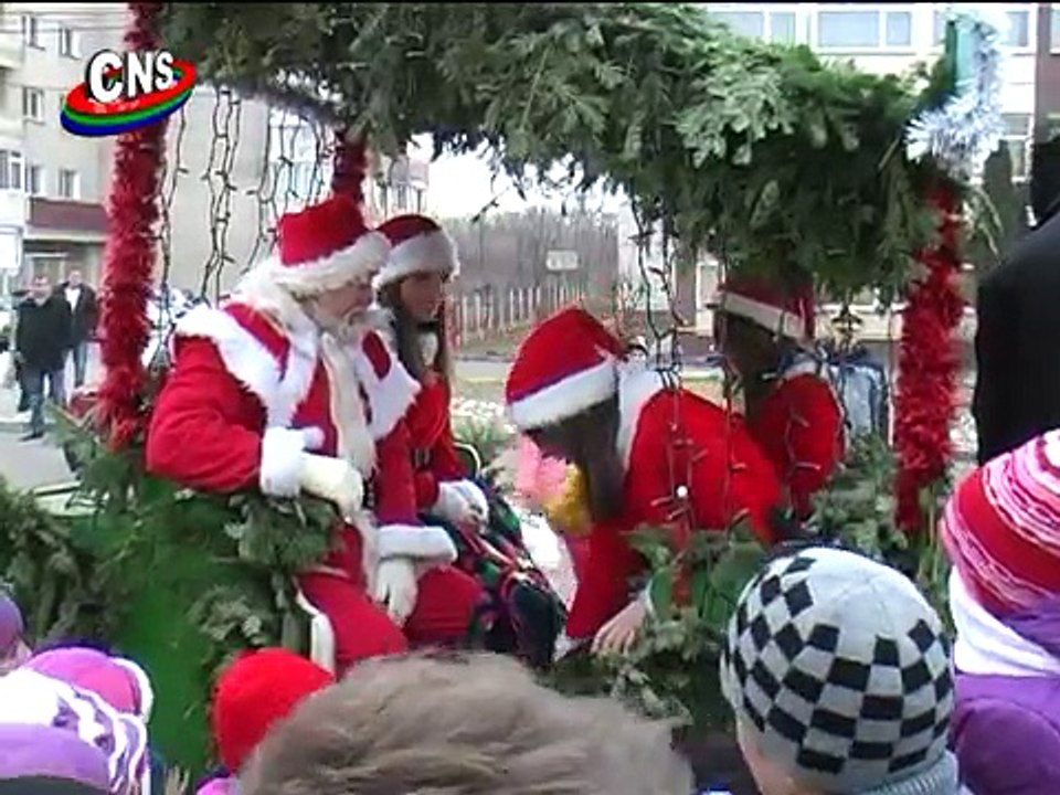 Un Mos Craciun si multe cadouri