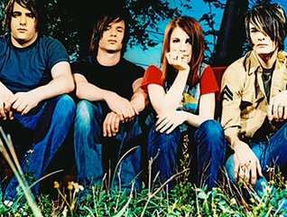 Sunday, Bloody Sunday - Paramore lyrics