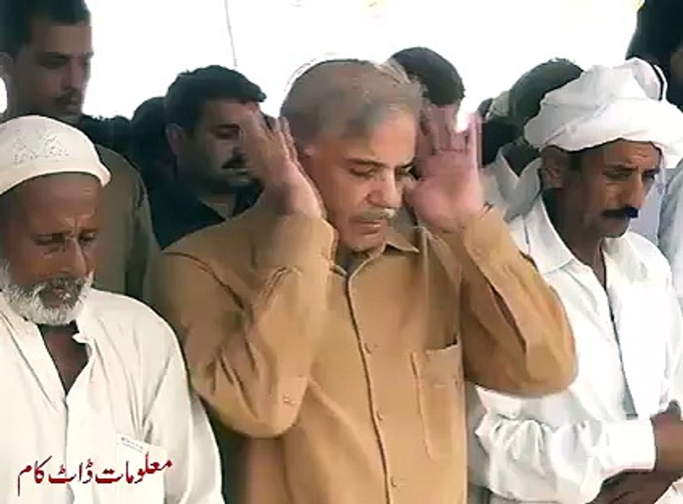 Shahbaz Sharif Eid ki Namaz mein Naqal karty hoye :D