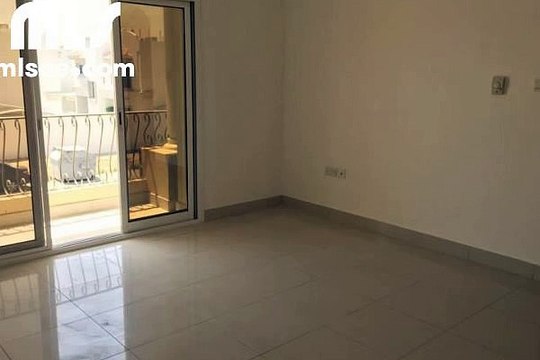 Amazing quality 4 bedroom villa with TV v lounge private entrance and shared pool for only 140k - mlsae.com