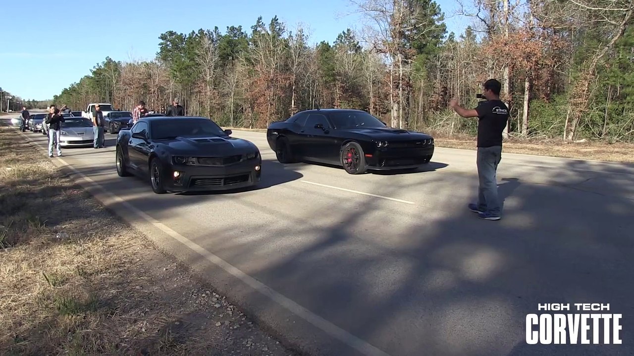 Hellcat vs Camaro ZL1 - Dig Racing