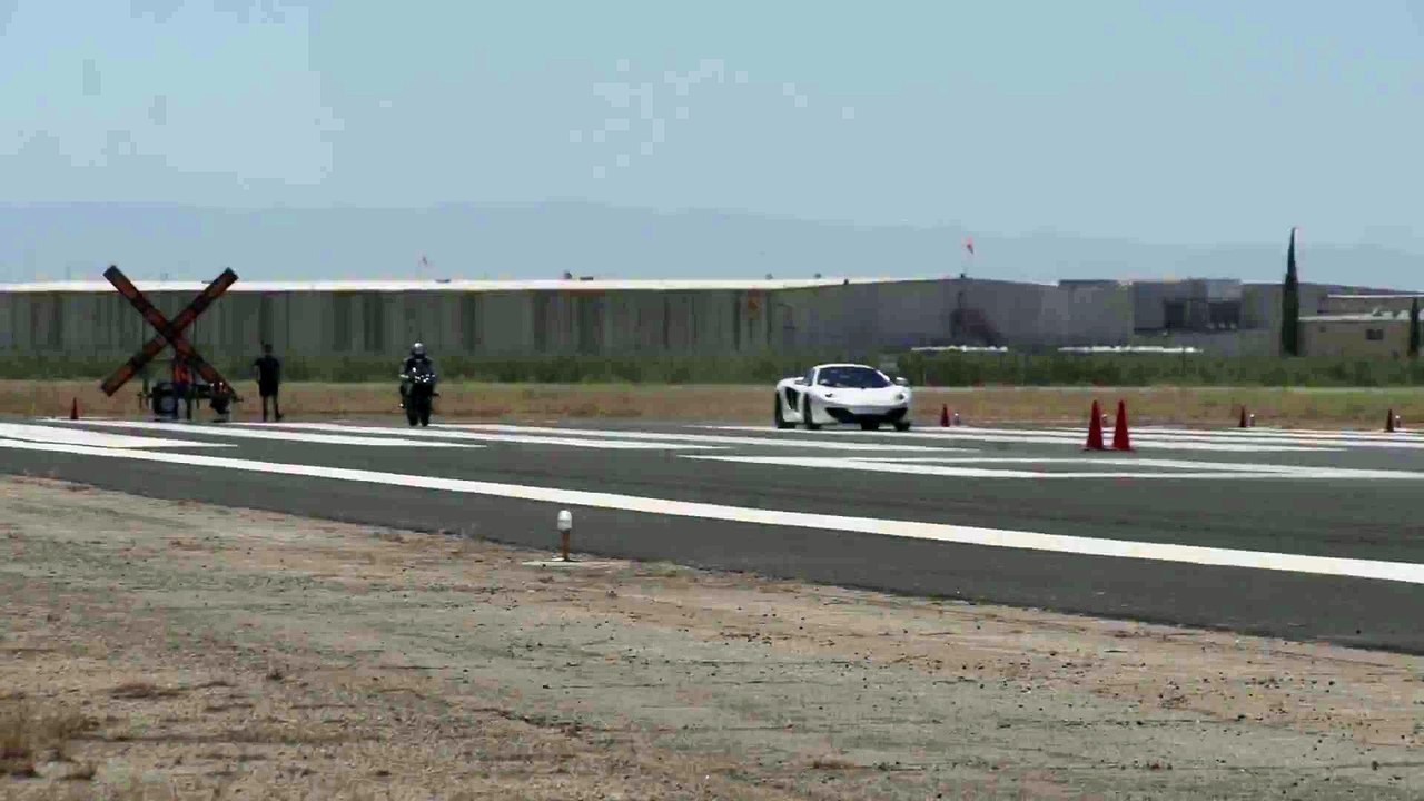 Kawasaki H2R vs McLaren MP4-12C Supercar - 1_2 Mile Airstrip Race 1