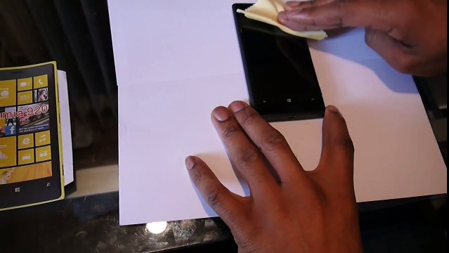 Put a screen protector on smartphone screen NO AIR BUBBLES!