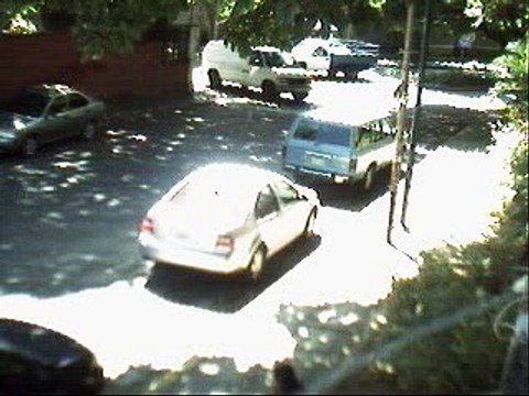 ladrones escapando en moto