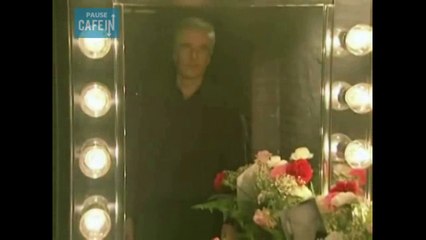 Ce clip complètement décalé cache une musique enivrante