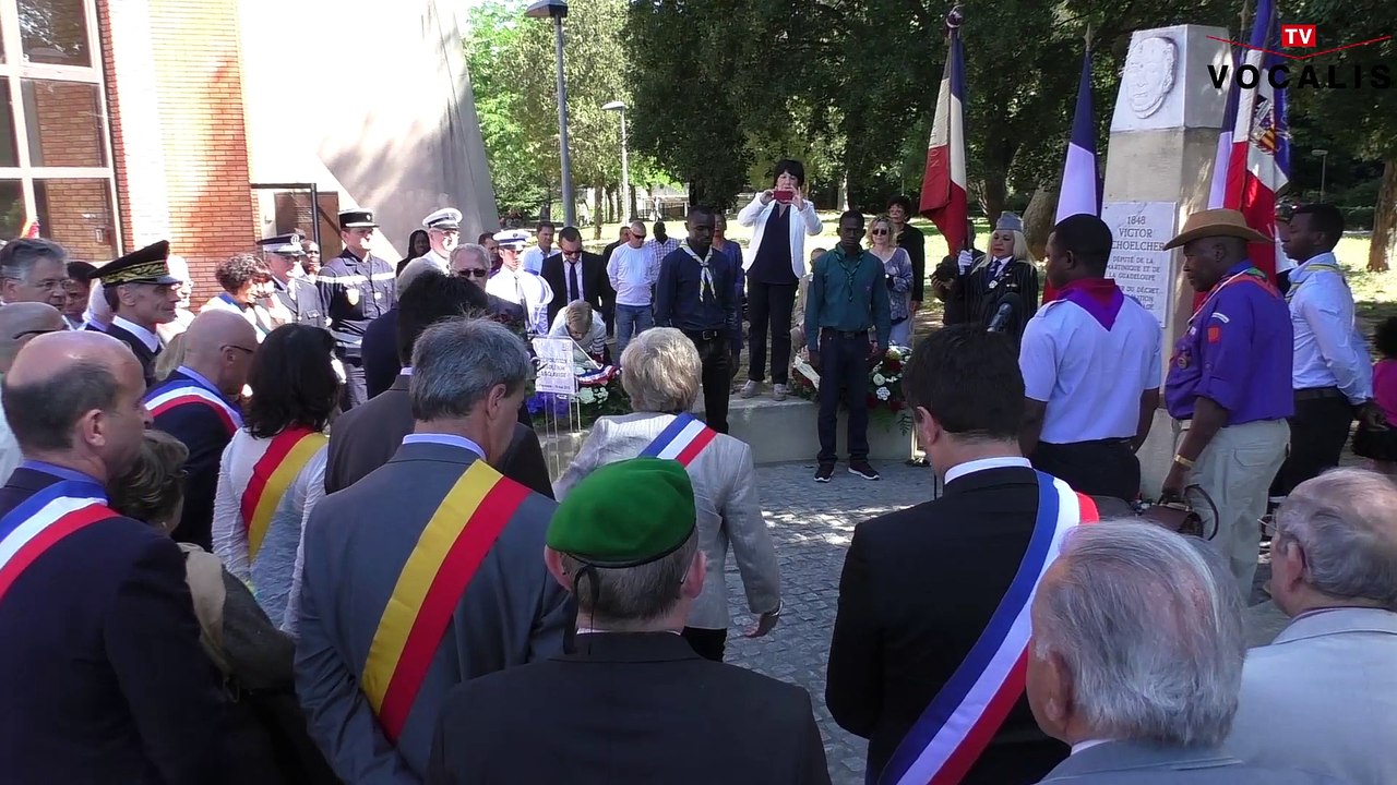 Dépot de gerbes, commémoration de l'abolition de l'esclavage