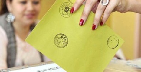 Almanya'da Skandal! Sandık Başkanı Başkasının Yerine Oy Kullanırken Yakalandı
