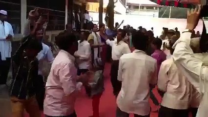 Shraddhavans enjoying Aniruddha Paath at the Paduka Pradan event