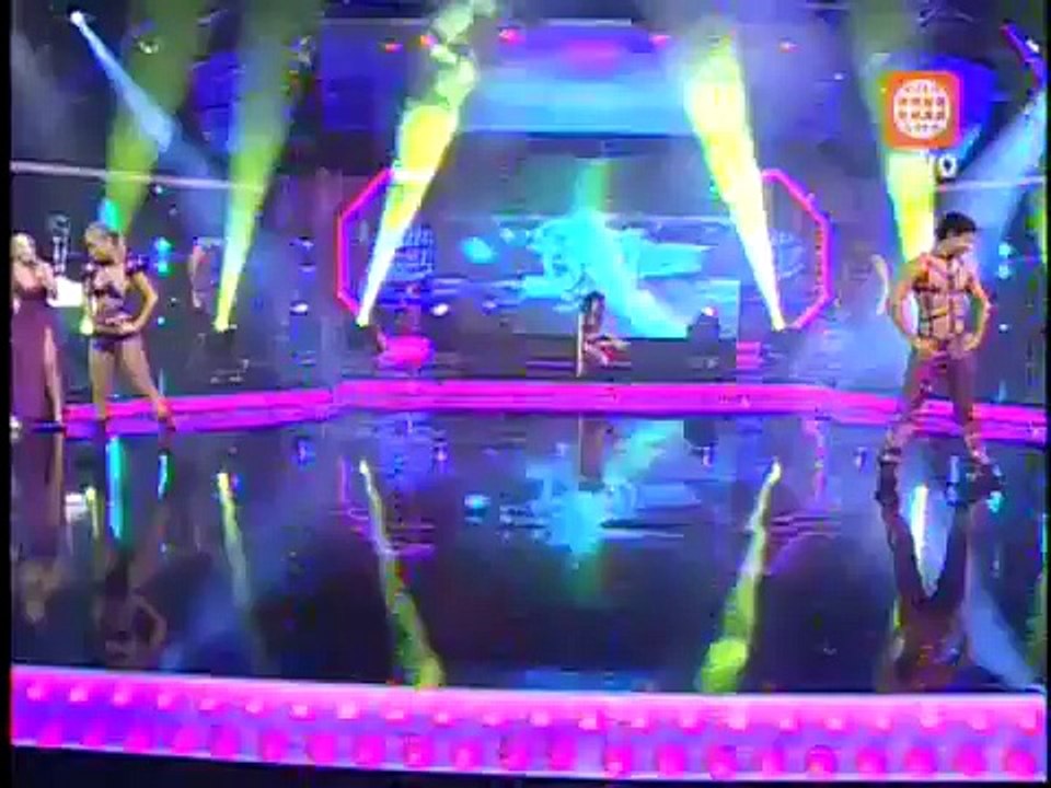 Leslie Shaw y Mario Hart bailan The time - El Gran show Peru 2011