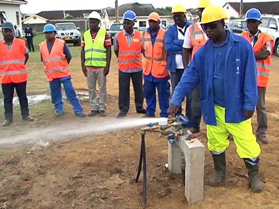 Visite des chantiers d'adduction d'eau : le Président à la centrale électrique d'Angondjé