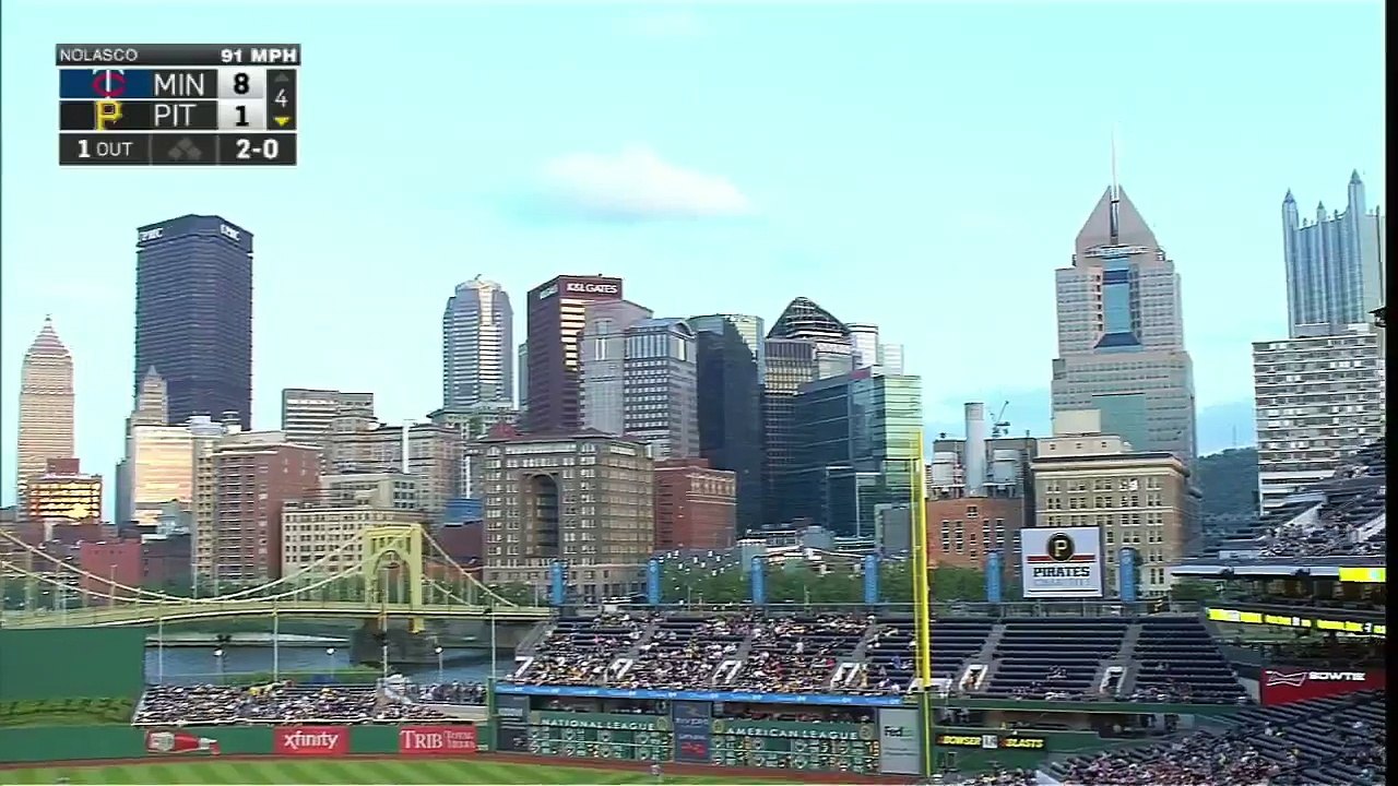 Pedro Alvarez frappe un home run dans un bateau