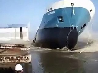 How ships put in the waters