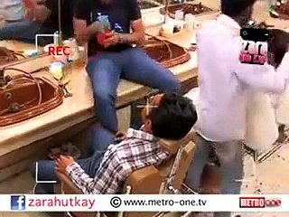 Zara hut kay With Nadir Ali Hair Cutting - Video Fun Dekho