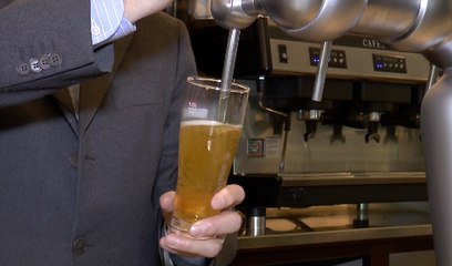 Servir la bière comme un maître brasseur en trois étapes