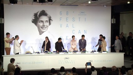 Cannes: conférence de presse de "Moutains may depart"