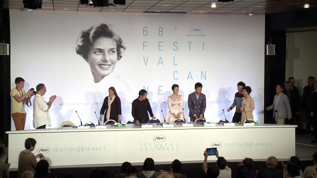 Cannes: conférence de presse de Moutains may depart