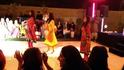 Beautiful Mehndi Wedding Dance Performance HD