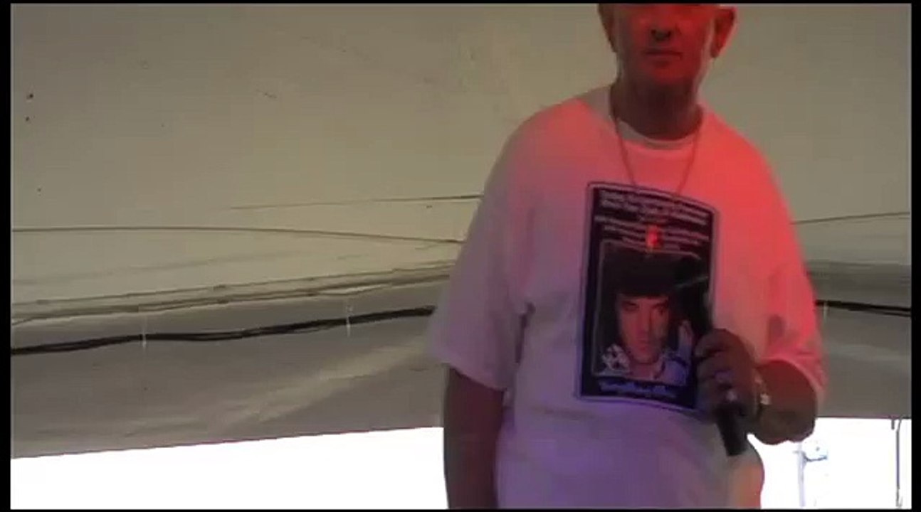 Jerry Russell sings 'I Gotta know' at Elvis Week 2011 (video