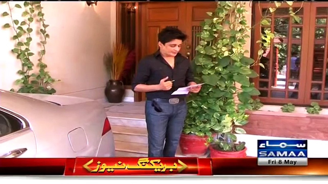 Sahir Lodhi Showing A Letter From His Old Worker Begging Him To Find Him & Help Him Coz He's His Legend