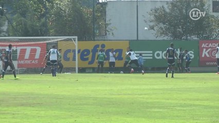 Elenco do Verdão faz treino de triangulações em busca de entrosamento