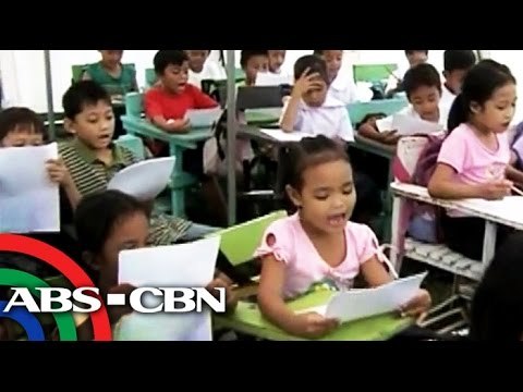 Mga bata sa Albay, pilit nag-aaral sa evacuation centers