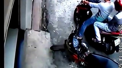 [ video security ] stolen motorcycle ,two young motorcycle theft