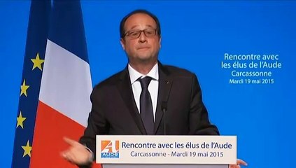 "Parce que le monde, il est pas facile, et parfois il est pas gentil", constate Hollande