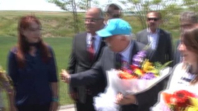 Milli Eğitim Bakanı Avcı, Esnaf ve Vatandaşla Biraraya Geldi