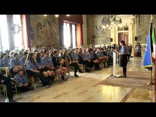 Video herunterladen: Roma - Montecitorio a Porte Aperte Boldrini incontra gli scout dell’Agesci (15.04.15)