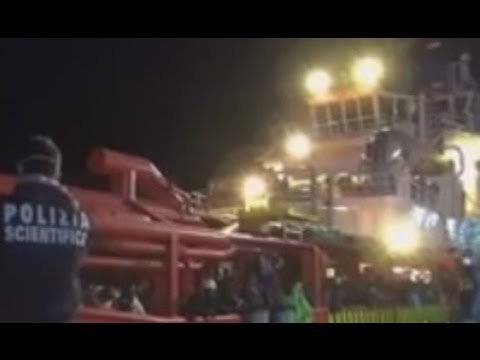 Pozzallo (CT) - Sbarcati 369 migranti, fermati tre scafisti (05.05.15)