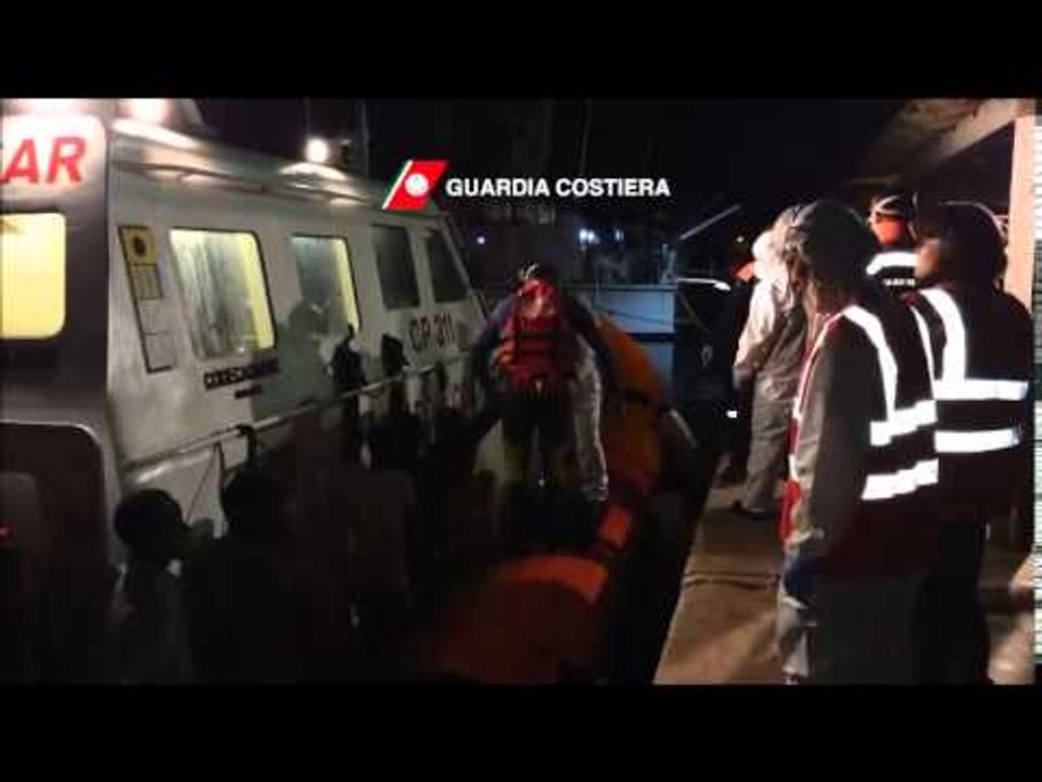 Lampedusa - Sbarco di immigrati (04.05.15)