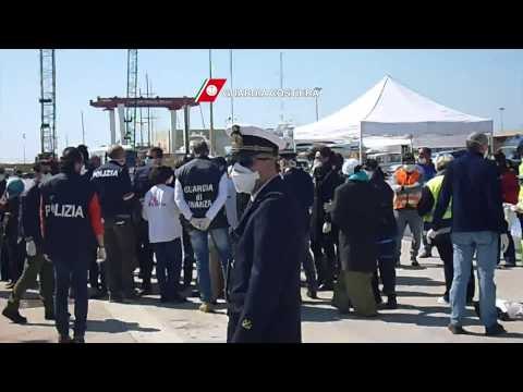 Canale di Sicilia - Soccorsi 3791 migranti (14.04.15)