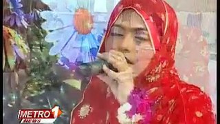 Noori mehfil pa chadar tani noor ki by Syeda Almas Akhtar on Metro One News