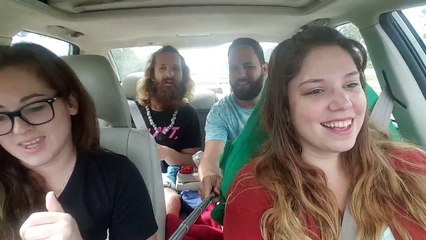 Ils se filment en chantant en voiture et c'est l'accident