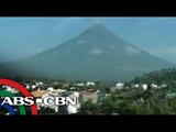 Mayon, nagbubuga na ng kulay abong usok