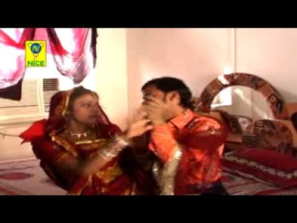 पायलड़ी में घुँगरू जड़ा दो - समोसों मिर्ची को ( राजस्थानी )