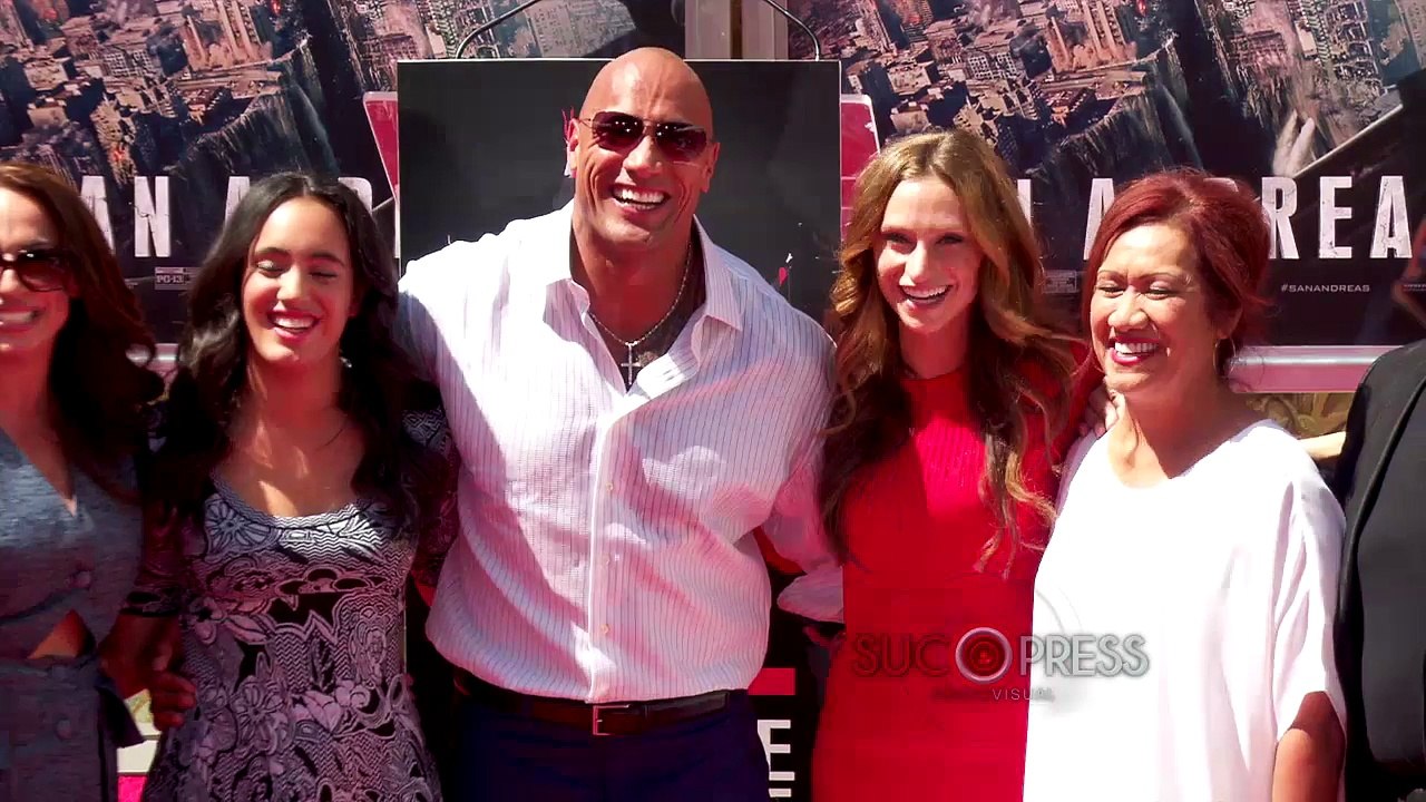 Dwayne Johnson, The Rock, pone sus huellas en Hollywood