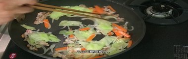 【HD】How to make Japanese style Chow Mein (Yakisoba) ソース焼きそば