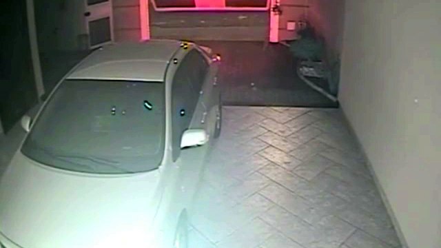 Policial reage a assalto e atira em ladrões