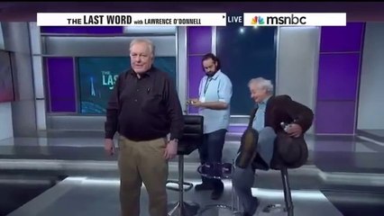 Bill Murray bourré tombe de sa chaise sur un plateau télé