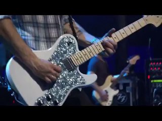 Dave Grohl stops show cause fight! (iTunes Festival 2011)