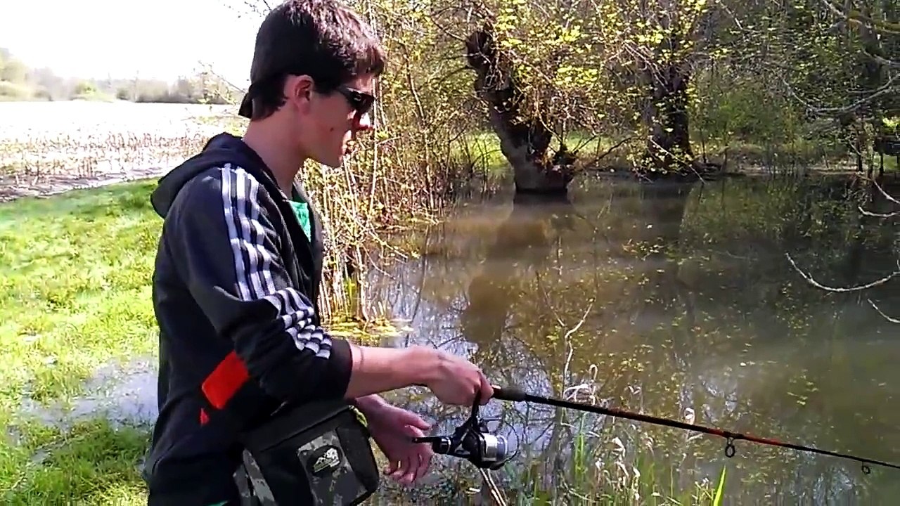 Pêche de la perche en hiver aux vers !!! =)