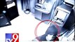 TV9 GUJARAT - ATM theft in Pune, thief caught on CCTV