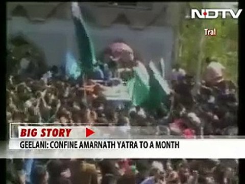 Once Again Pakistani Flags Waved At Hurriyat Rally In Indian Occupied Kashmir-Can't Keep Them Out