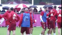 FC Bayern Training - Boateng & Lewandowski geraten aneinander (Low)