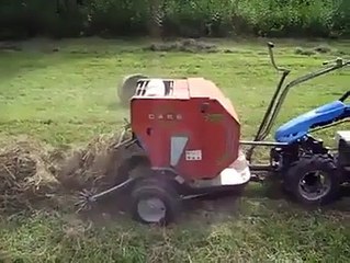 Hayvancılık için önemli bir makine :)- Kurutulmuş otları bakın nasıl balya haline getiriyor.