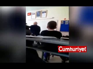 Okul müdürü öğrencisinin kafasıyla tahta sildi