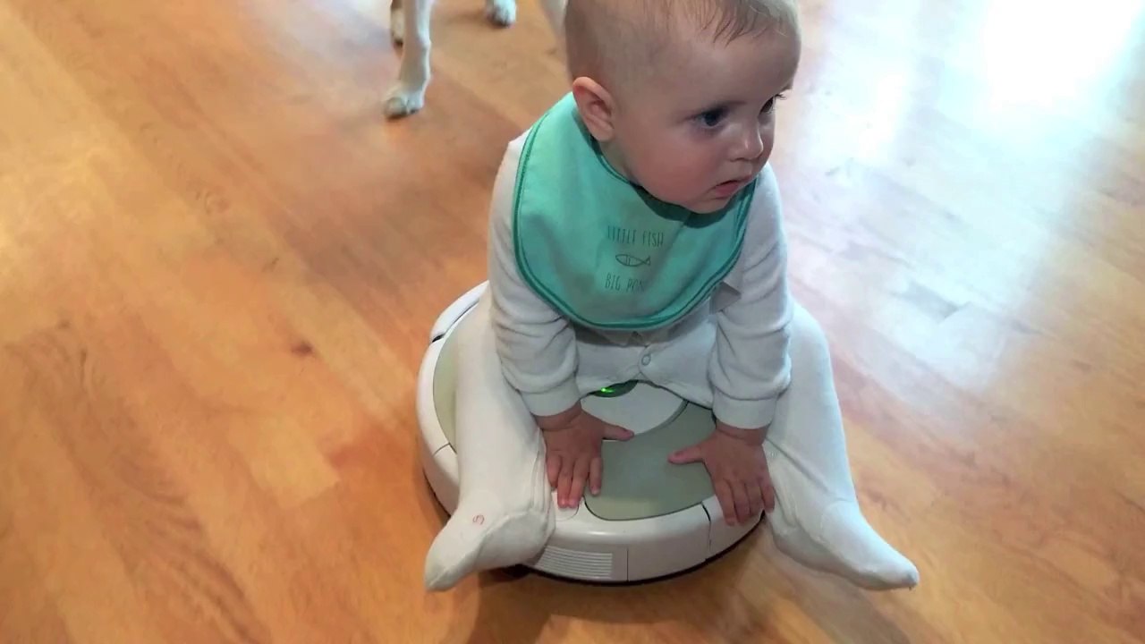 Bébé roomba : nouveau jouet préféré des bébés!