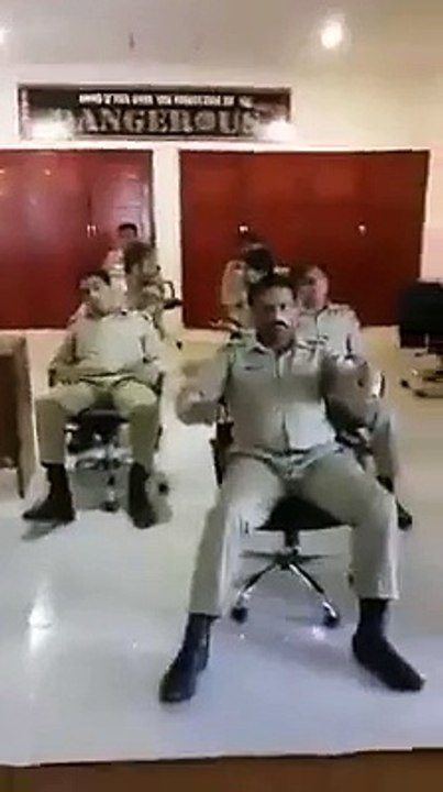 PAKISTAN ARMY IN FUNNY MOOD