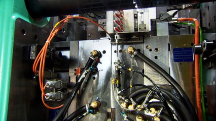 Injection moulding of 12-colour toothbrushes in 20 seconds